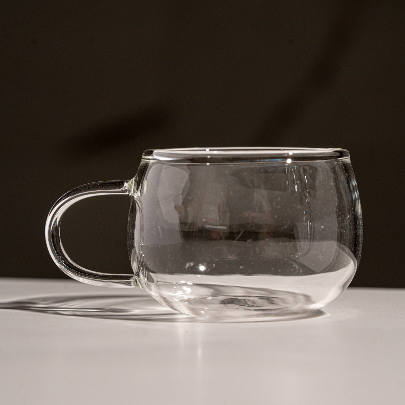 Rounded clear glass mug with handle – bubble design transparent coffee cup”
“Minimalist clear glass tea cup with smooth round shape”
“Modern rounded bubble glass mug for coffee or tea”
“Transparent glass coffee cup with rounded body and handle”
“Contemporary clear glass mug showcasing minimalist drinkware design”