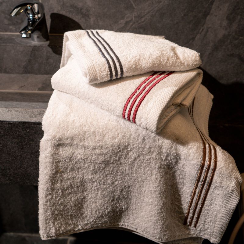 Stripe Red Ocean Nera- Hand and Bath Towels