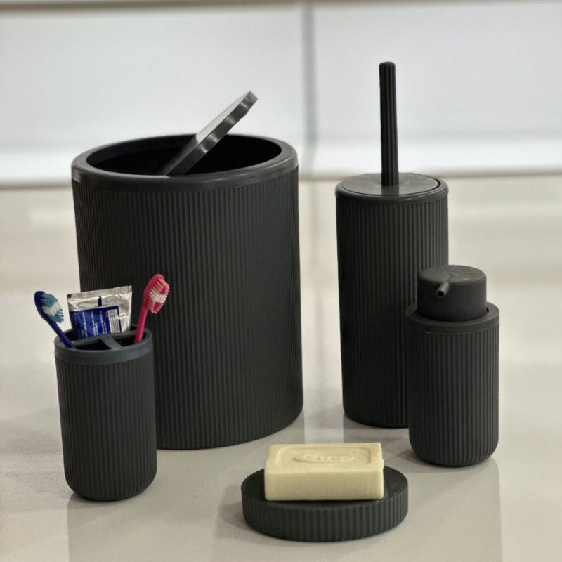 Matte bathroom accessories set – 5 pieces