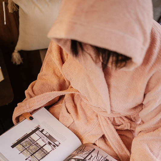 Luxury hooded cotton bathrobe with belt and pockets 