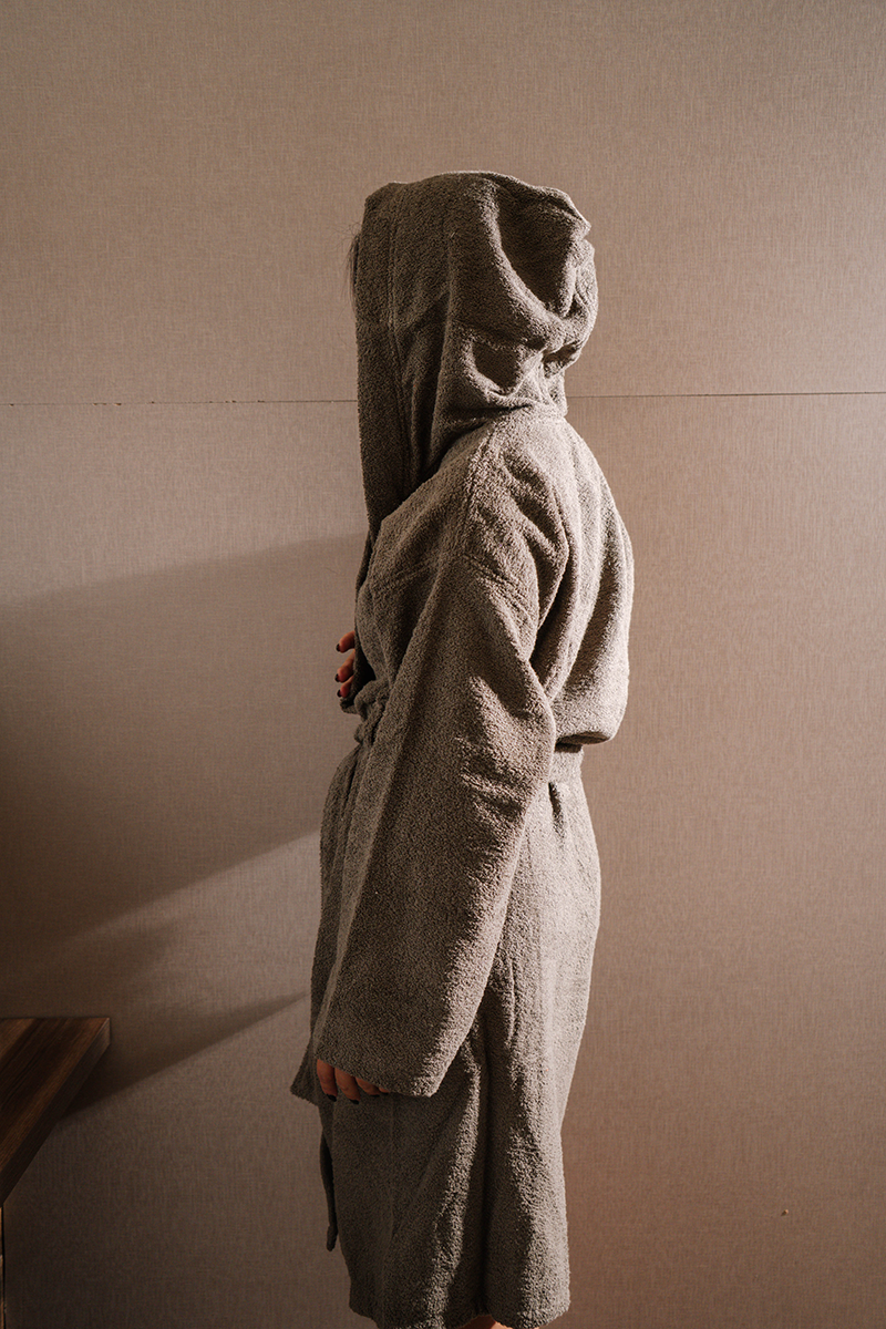 Luxury hooded cotton bathrobe with belt and pockets 