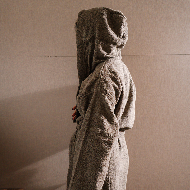Luxury hooded cotton bathrobe with belt and pockets 