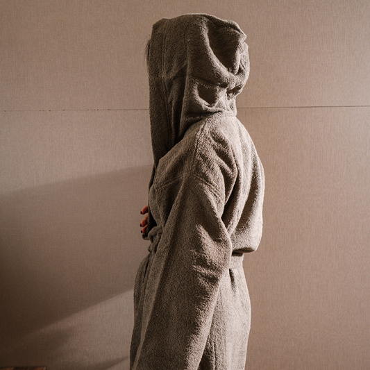 Luxury hooded cotton bathrobe with belt and pockets 
