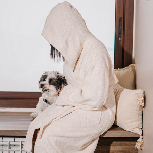 Luxury hooded cotton bathrobe with belt and pockets 