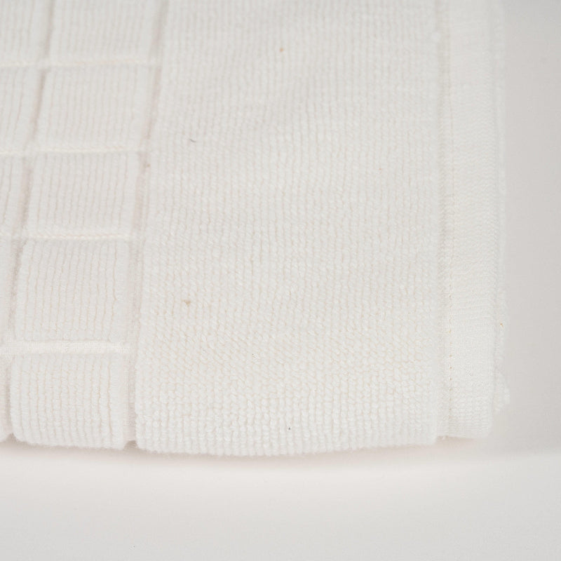 Luxury White Cotton Bath Mat – Soft & Absorbent Hotel Style Rug