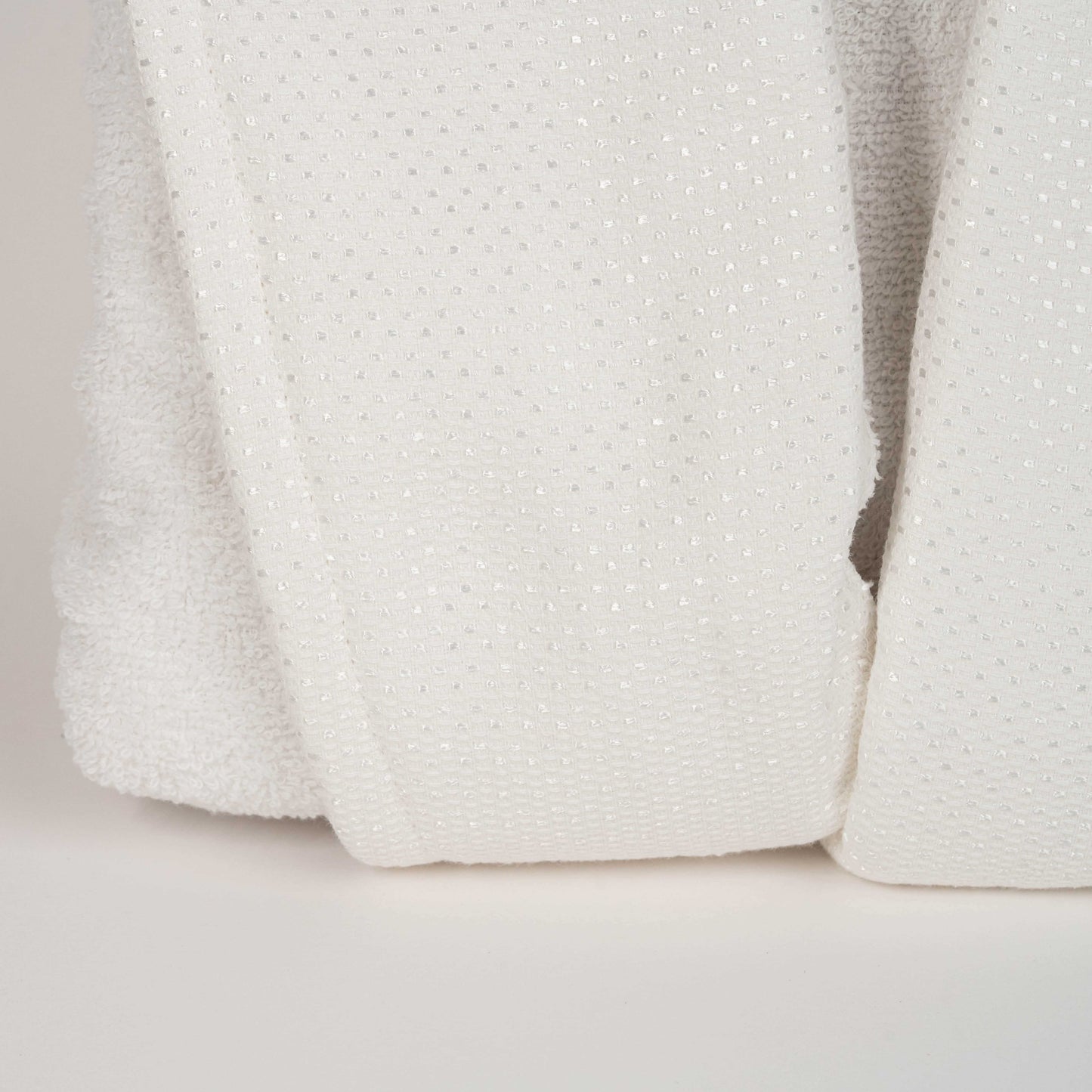 Dotted Bathroom Collar