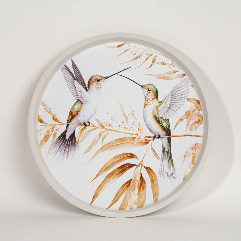 Round decorative tray with hummingbirds and golden leaves design
Elegant serving tray featuring two birds perched on branches
Nature-inspired round tray with bird illustration
White tray with golden leaves and hummingbird artwork